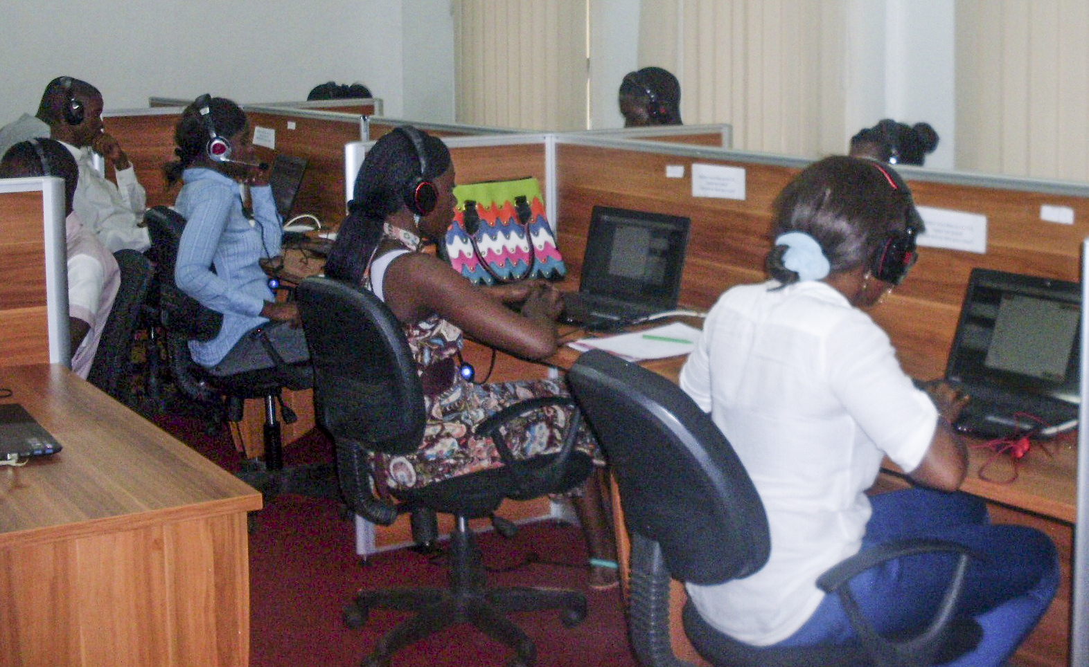 A call center in Guinea’s new emergency operations center in a building being renovated in Conakry recently began operation taking 5,000 calls per day.